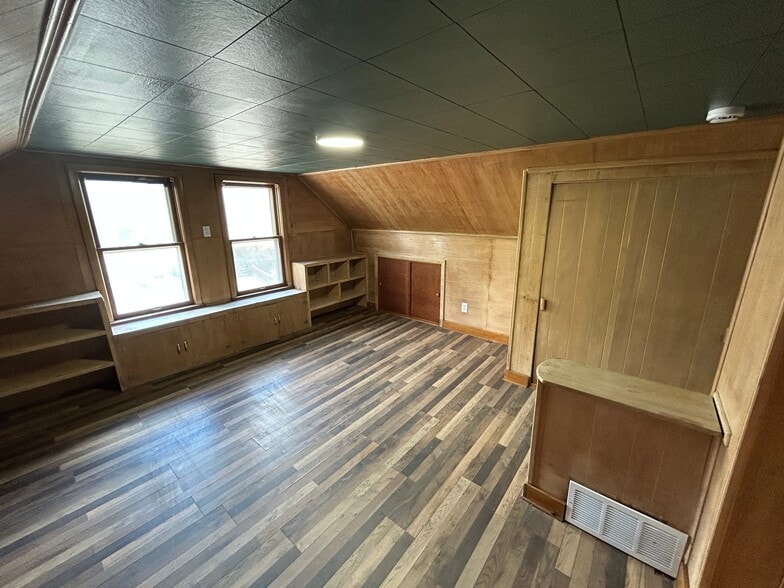 Building Photo - 3430 E 73rd St