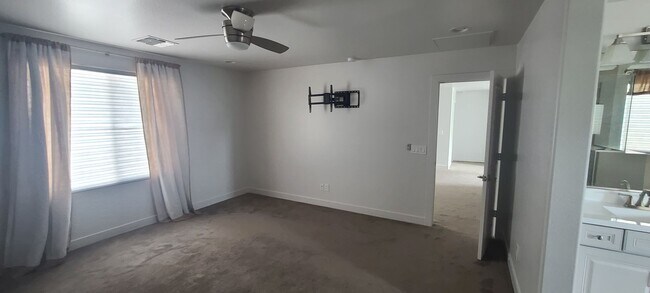 Building Photo - 4 Bedroom 3 Bathroom Upgrade Model Home