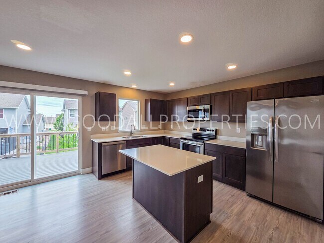 Building Photo - 4-Bedroom, 3.5-Bath Home with Walkout Finished Basement in Norwalk
