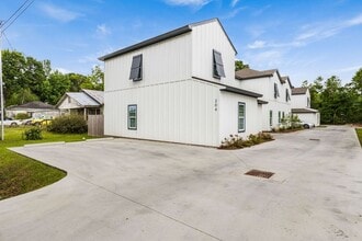 Building Photo - 204 Romero St