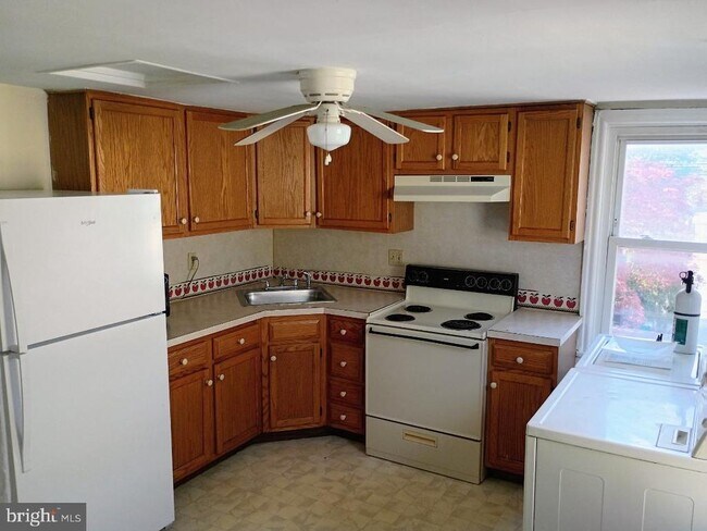 Building Photo - 309 E Main St