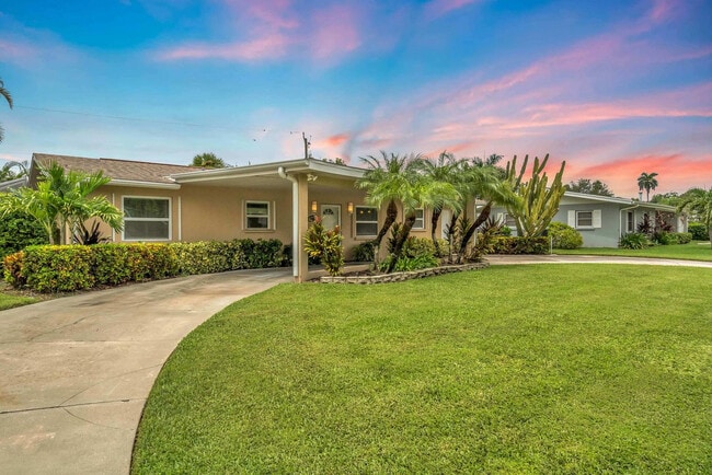 Building Photo - 2852 Gulf Gate Dr