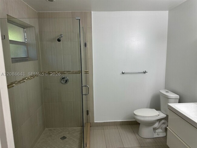 Building Photo - 20605 NE 9th Ct