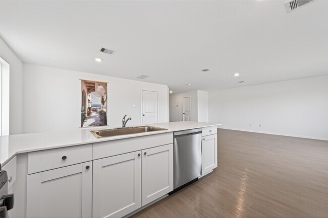 Building Photo - 6273 Alder Crk Dr