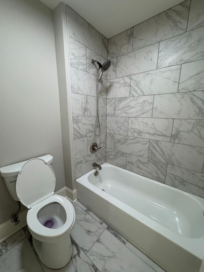 Building Photo - Grandeur Brick 4/3.5 with Bonus Room in The Oaks at Collinwood- $3,295