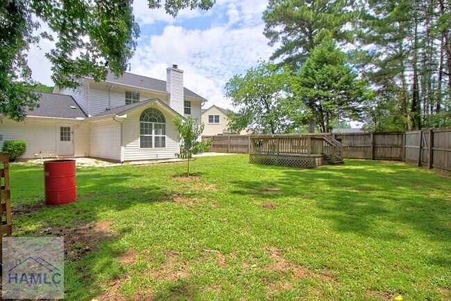 Building Photo - 180 Village Lake Dr
