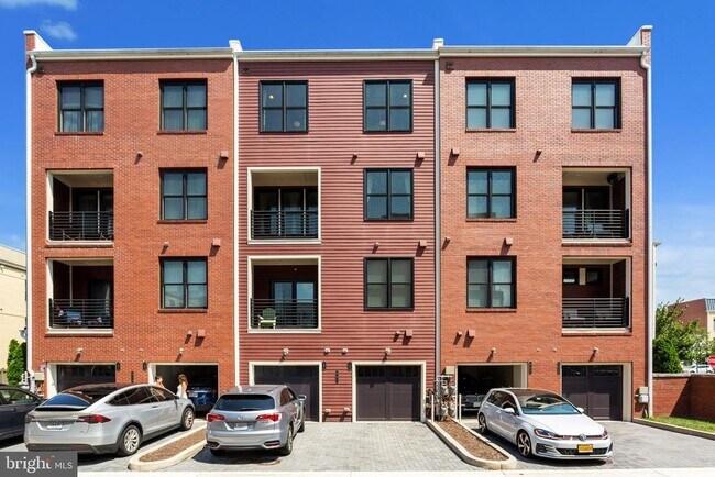 Building Photo - 621 E Howell Ave