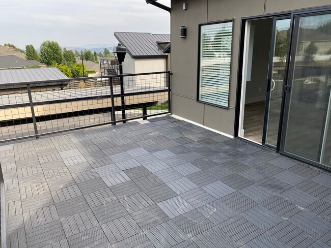 Building Photo - Modern 1 Bed, 2 Bath with Rooftop Patio! **Available to view 5/20**