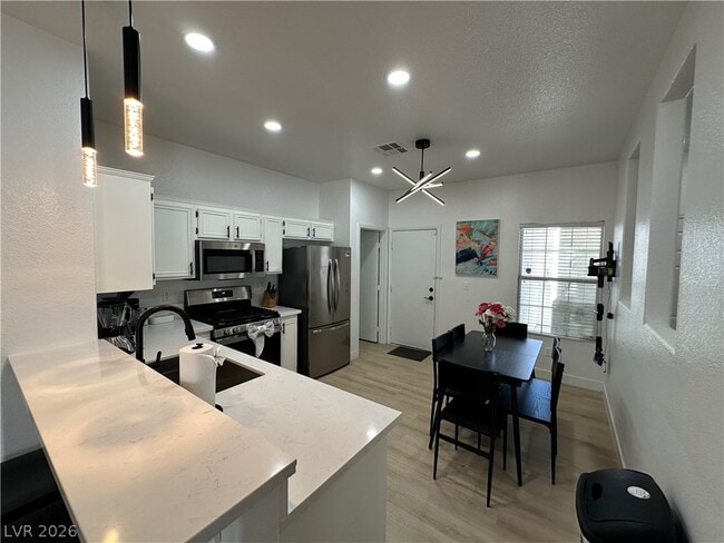 Building Photo - 9825 Garamound Ave