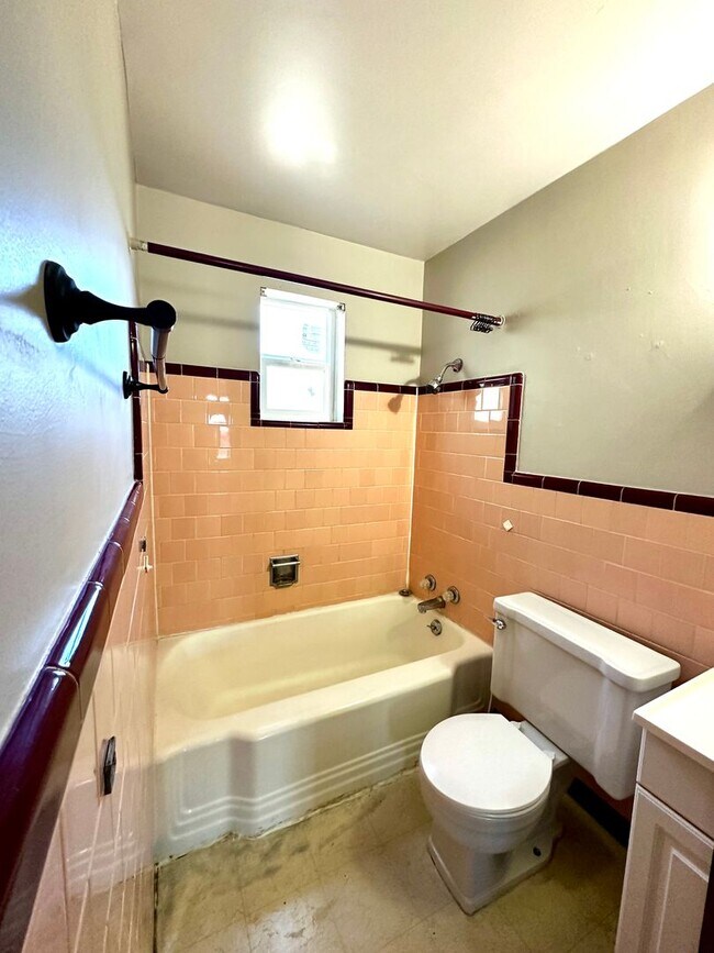 Building Photo - Charming 2 bedroom on Uintah