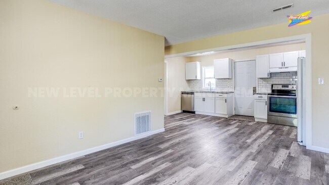 Building Photo - 725 S Greenwood Ave