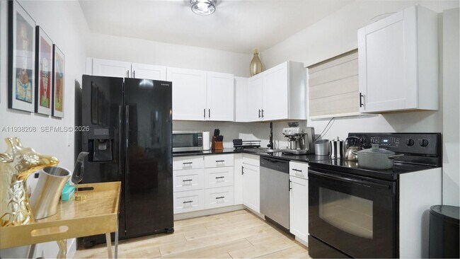 Building Photo - 1201 NE 85th St