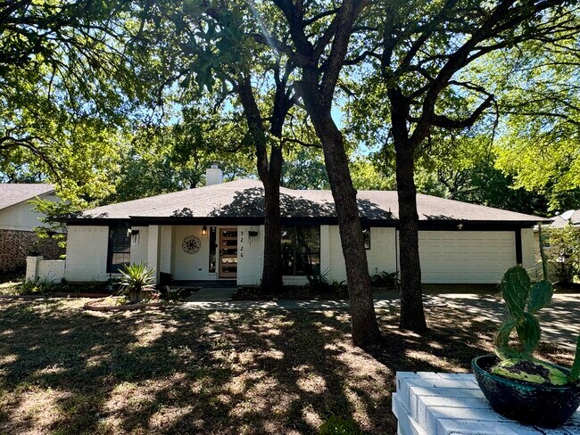 Building Photo - 5226 Bellefontaine Dr