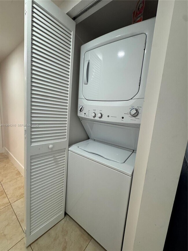 Building Photo - 41 SE 5th St