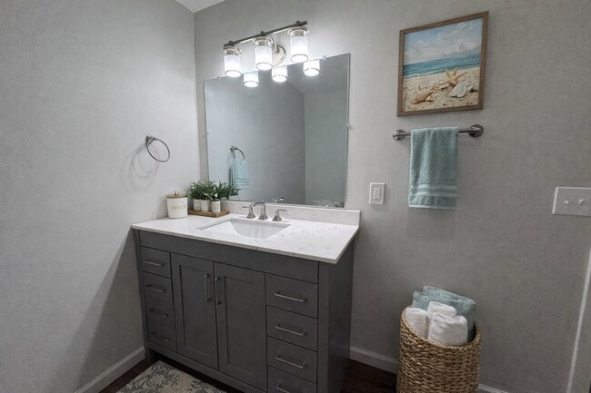 Building Photo - Spacious 2 Bedroom Apartment in Emmaus!