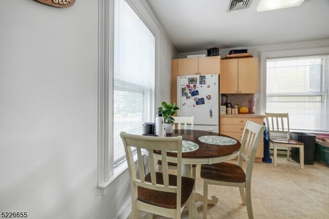 Building Photo - 94 Park St