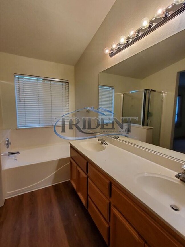 Building Photo - 4 bedroom 2 bath near schools and parks