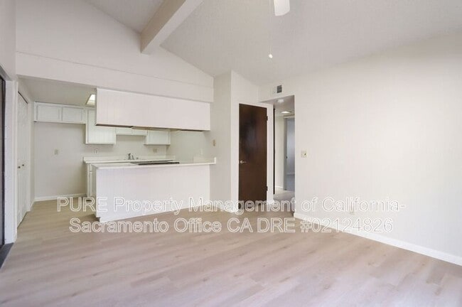 Building Photo - 7423 Willowcreek Dr