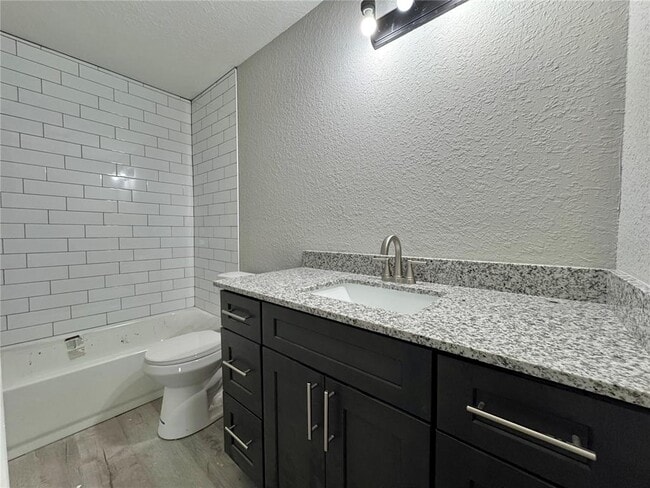 Building Photo - 2346 Section Dr