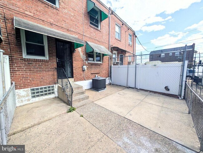 Building Photo - 1834 S 28th St