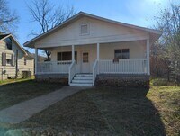 Building Photo - 2 Bedroom Rossville House