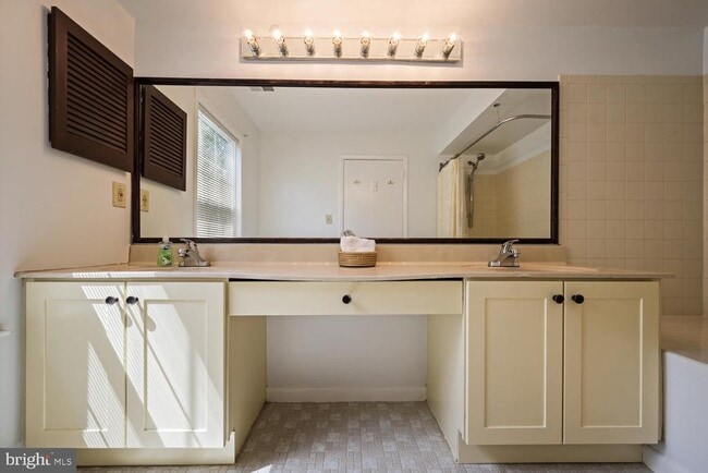 Building Photo - 103 Sequoia Ct