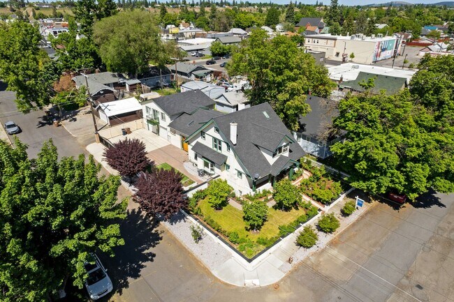Building Photo - Fully Updated 1912 Audubon Charmer - 5BR/3BA with Hardwoods, Chef's Kitchen & Finished Basement!