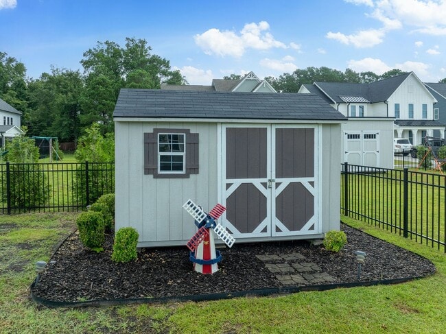 Building Photo - Stunning 4 bedroom 2.5 bath home located in Hampstead Wyndwater Community