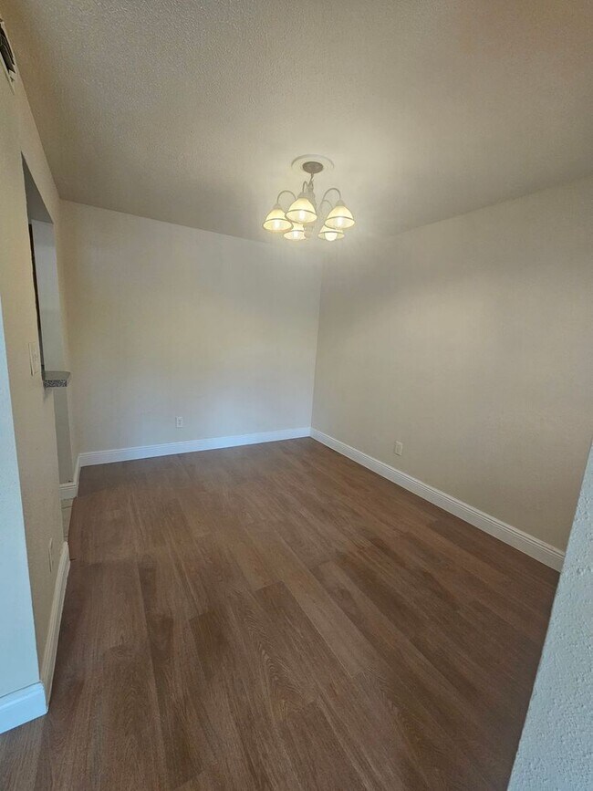 Building Photo - 2/2 Condo in Village Creek all REDONE!!