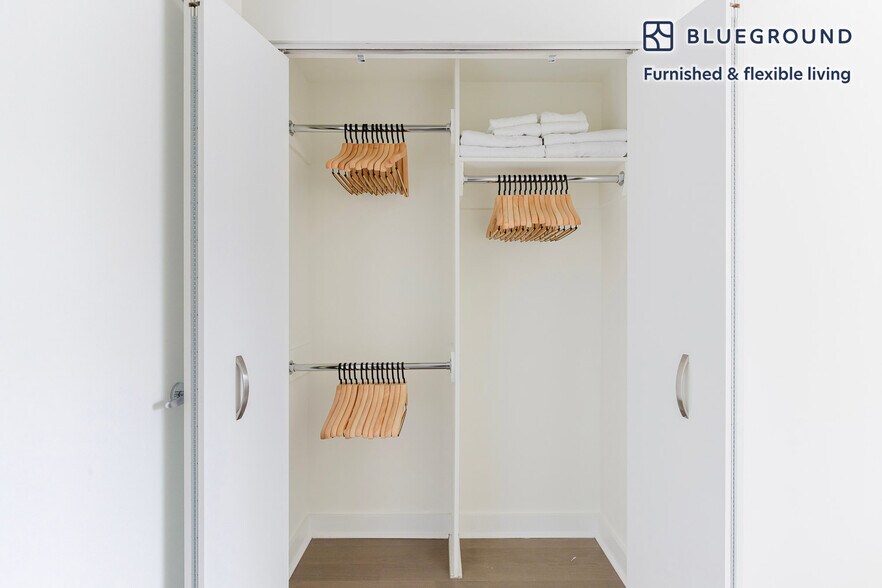 Building Photo - 450 W 42nd St