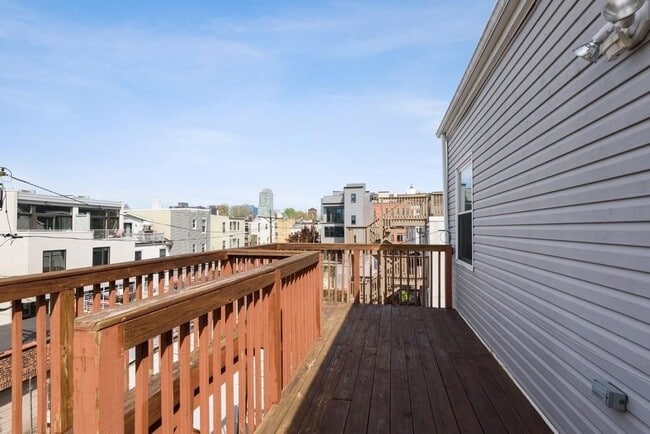 Building Photo - 306 3rd St