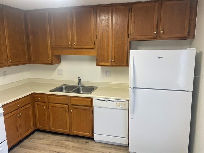 Building Photo - 3210 Clubside Dr
