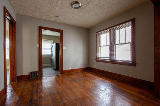 Building Photo - 2 Bedroom / 1 Bath Home located near Askar...