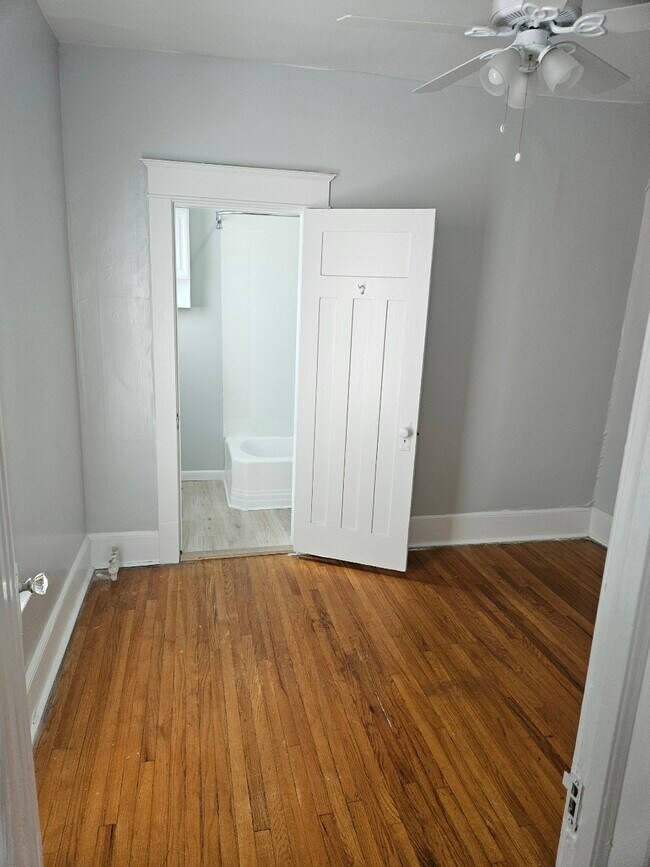 Building Photo - La Selle Apartments