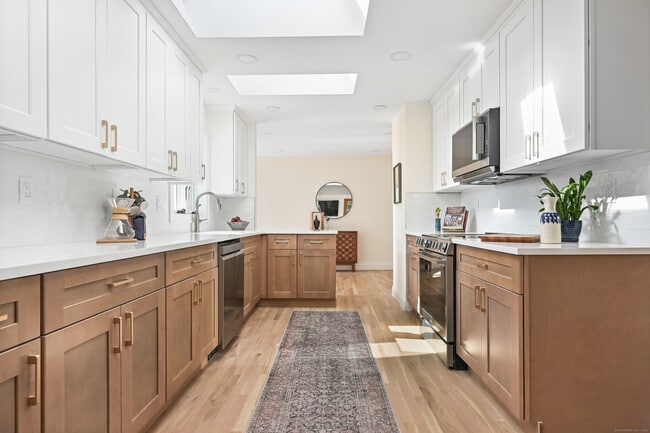 Building Photo - 8 Millard St