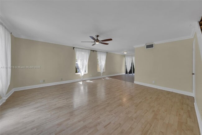 Building Photo - 307 SW 11th Ct