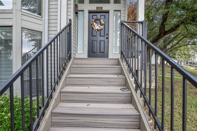 Building Photo - 195 World of Tennis Sq