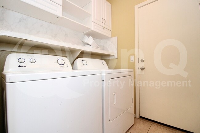 Building Photo - 3074 S Southwind Dr