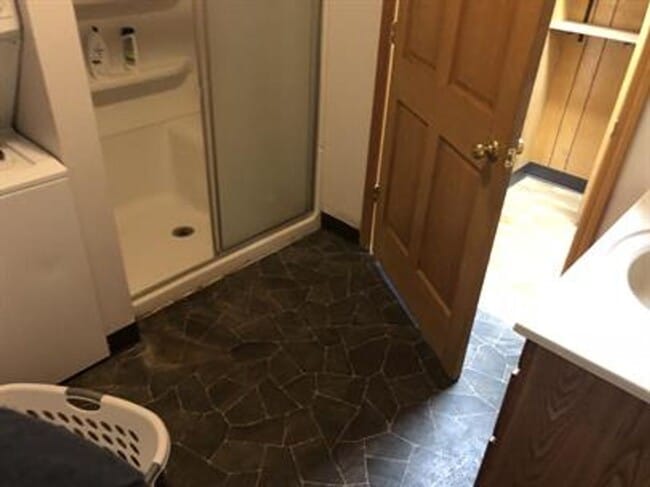 Building Photo - 7 Bed 2.5 Bath House for Rent
