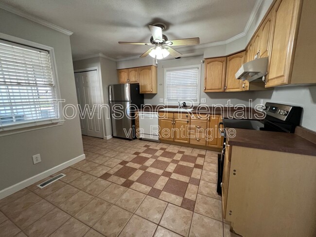 Building Photo - 718 Dandridge Dr