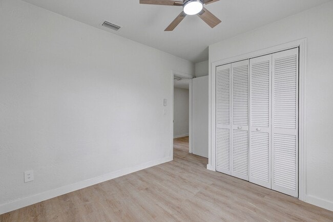 Building Photo - Beautifully Refreshed 3-Bedroom Home – Modern Kitchen & Spacious Interior