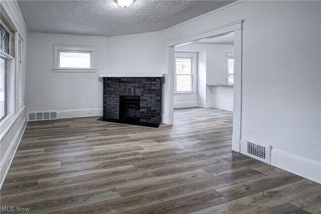 Building Photo - 1931 W 74th St