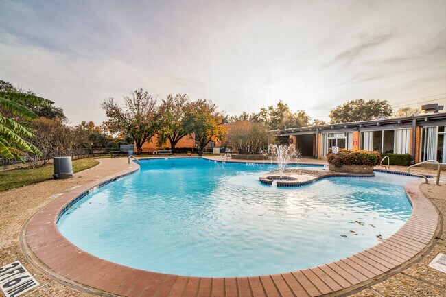 Building Photo - 570 Avenue J Ave