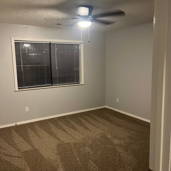 Building Photo - Apartment for Rent