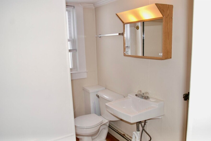 Building Photo - 17 Hanover