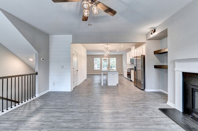 Building Photo - 4655 White St