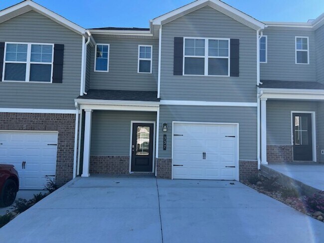 Building Photo - Brand New Townhome!!