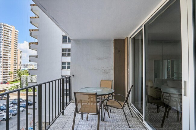 Building Photo - 2030 S Ocean Dr