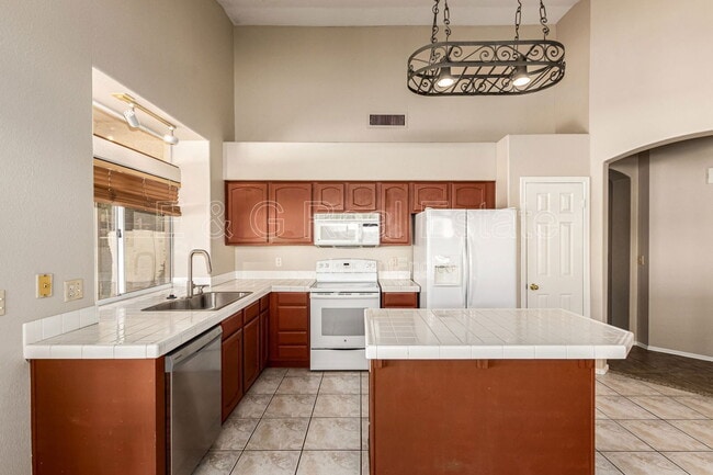 Building Photo - 16617 S 14th St