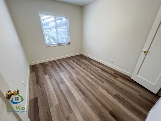 Building Photo - $2,495 - UPDATED 2 bedrooms/1 bathroom Upstairs Unit near Rose Garden!